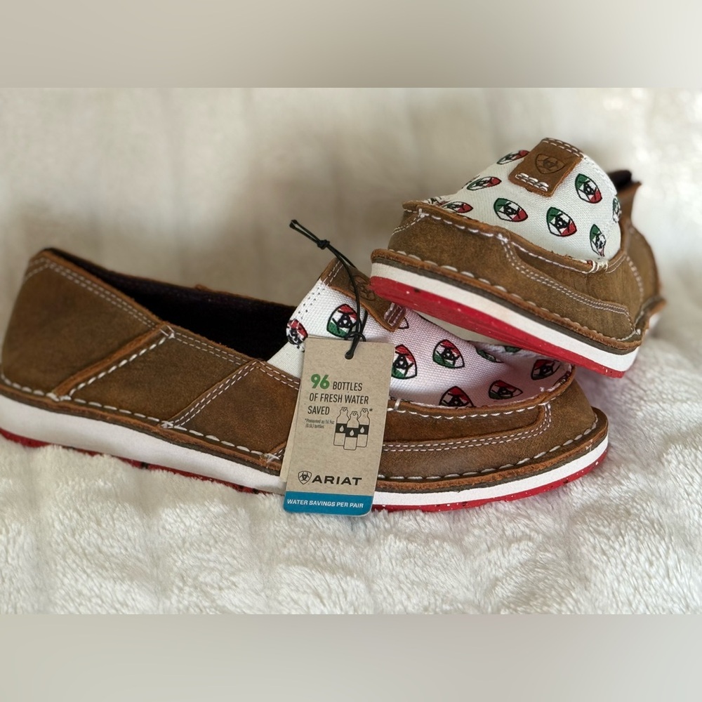 Ariat Women's Cruiser Shoe in the Caramel/Ariat Mexico Print colorway